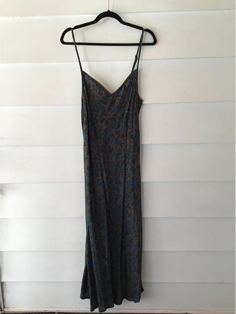 SIZE 14 V-SHAPED BAACAL DRESS#372